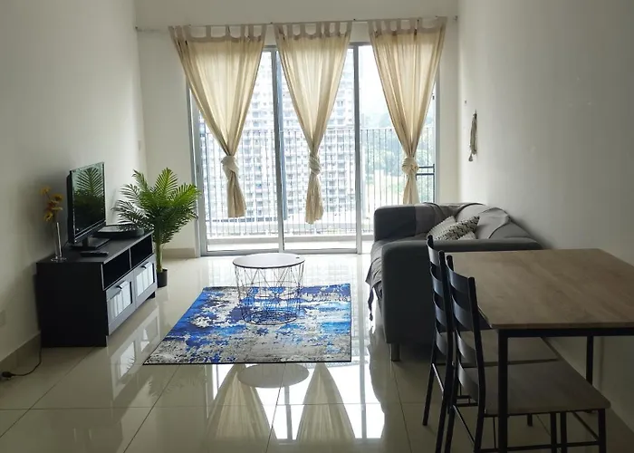 Cozy Luxe Condo In Southville City