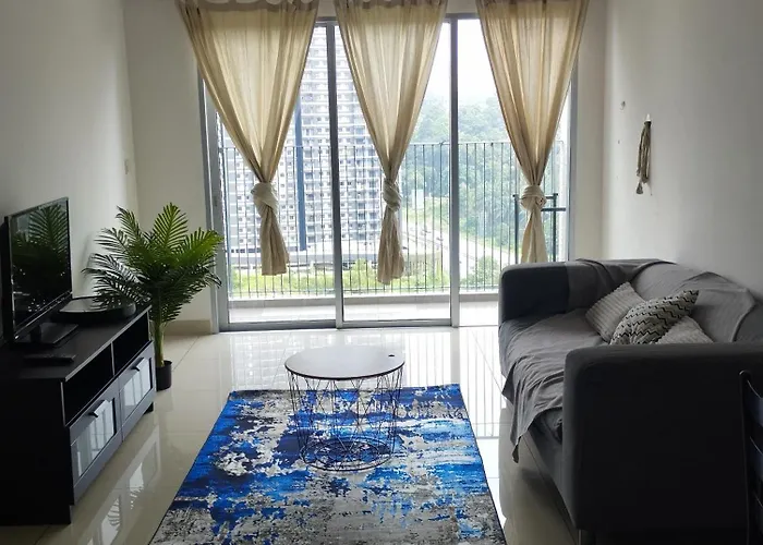Cozy Luxe Condo In Southville City